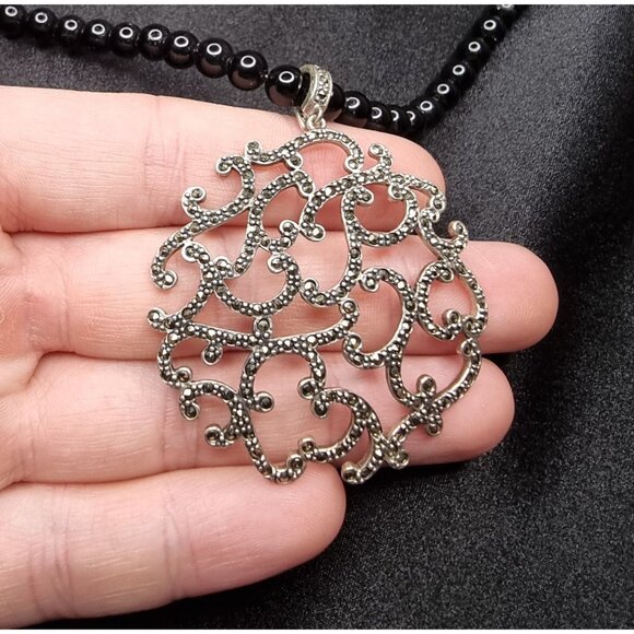 Vintage Onyx & Sterling Silver 925 Necklace With Ornate Pendant & Intricate Clas - Picture 4 of 5